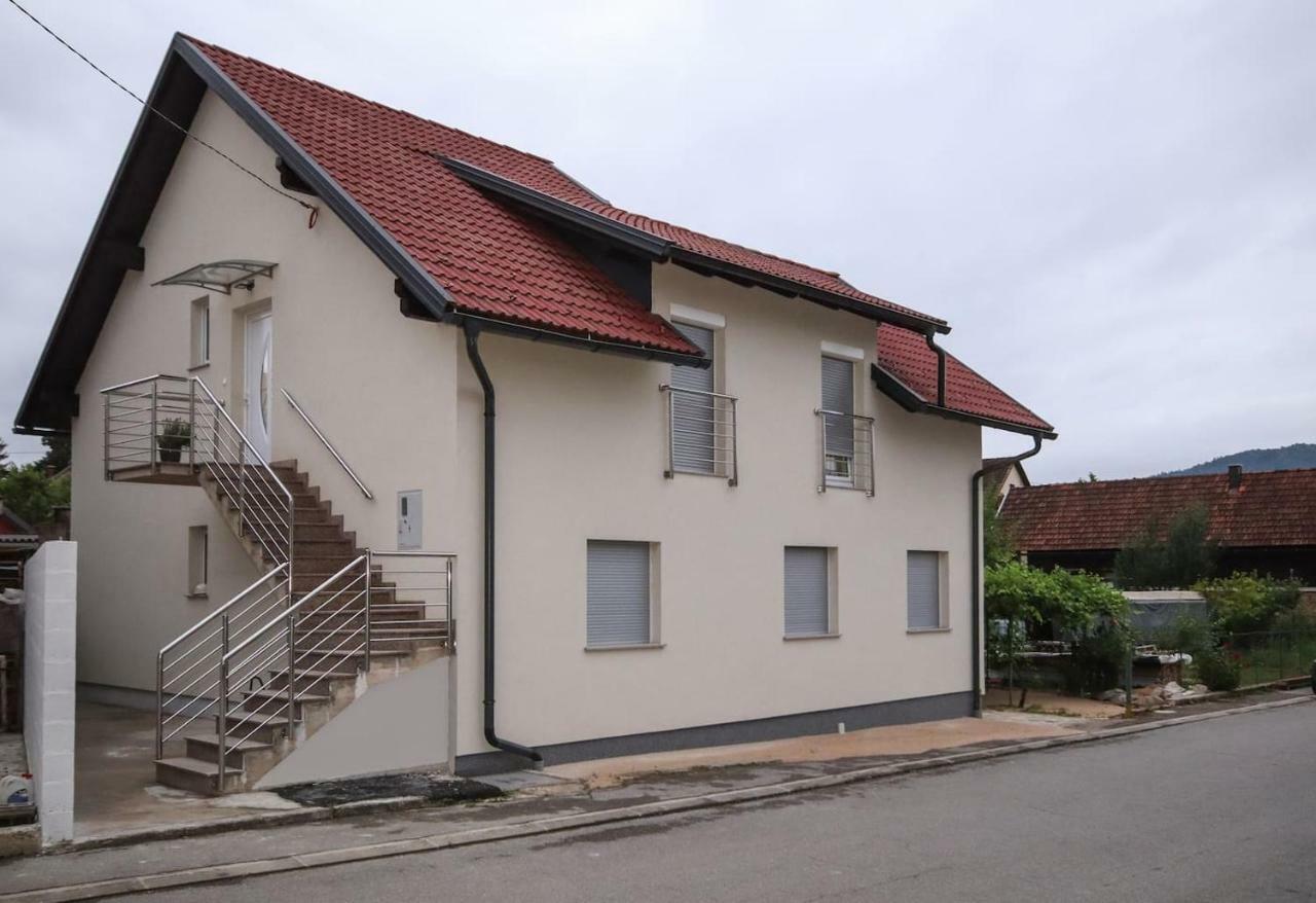 Apartman F&F Otocac Exterior photo