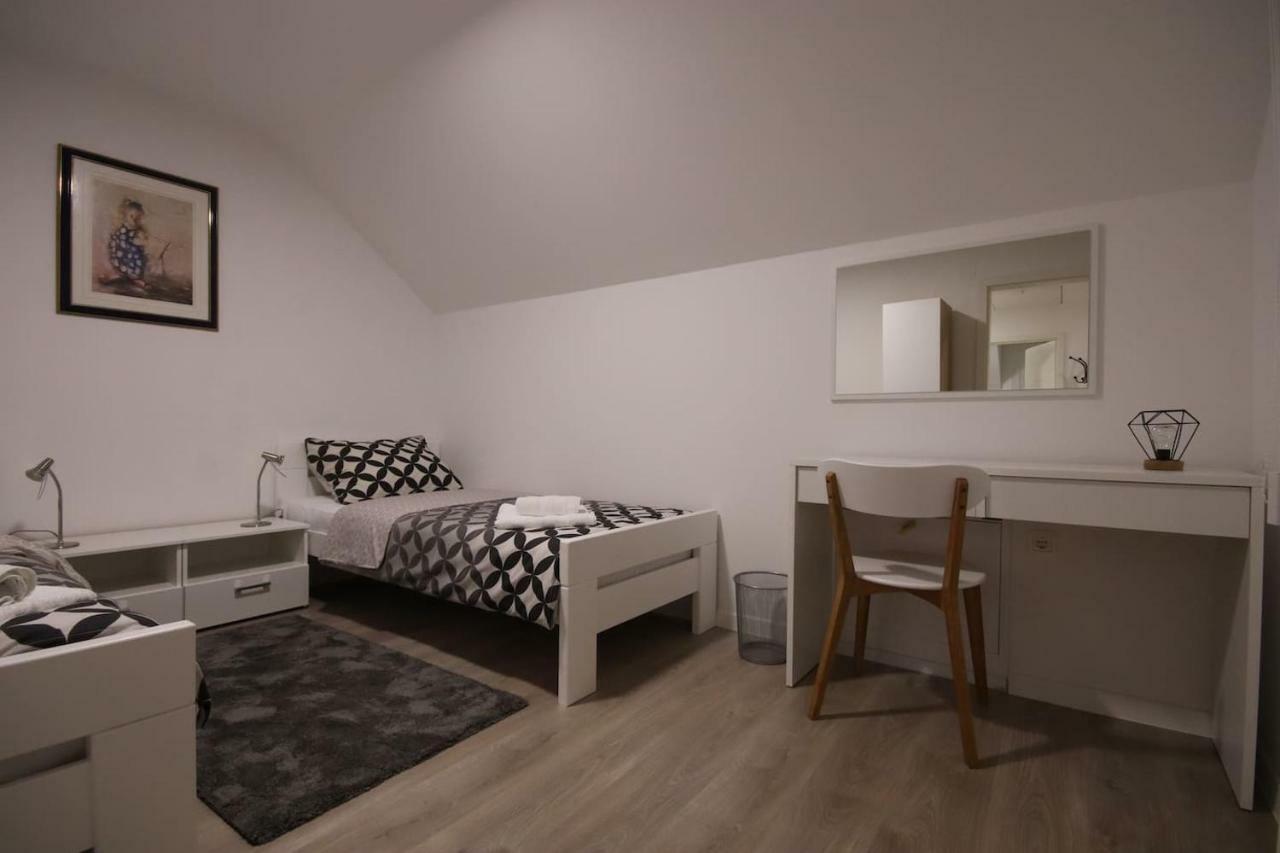 Apartman F&F Otocac Exterior photo