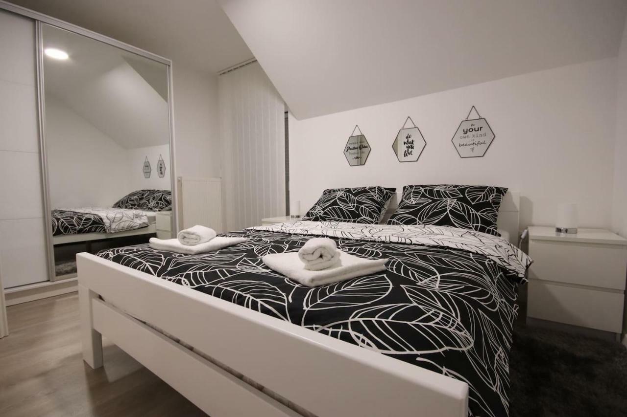 Apartman F&F Otocac Exterior photo